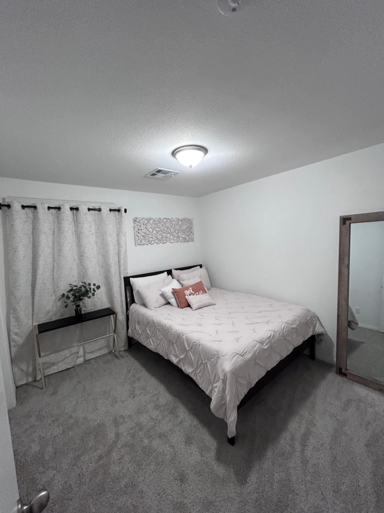 New, And Modern Close To The Strip Holiday home Las Vegas