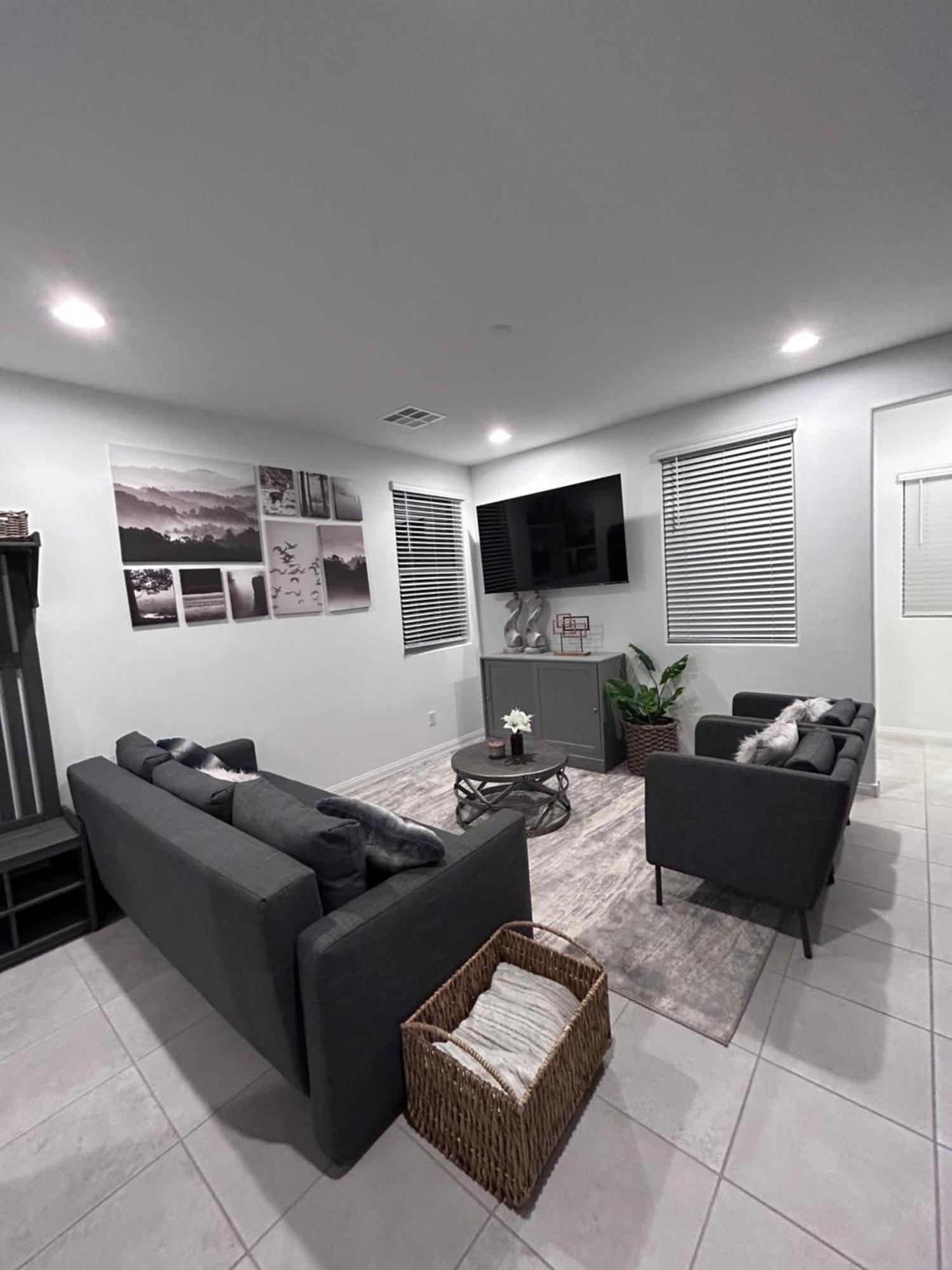 Holiday home New, And Modern Close To The Strip *