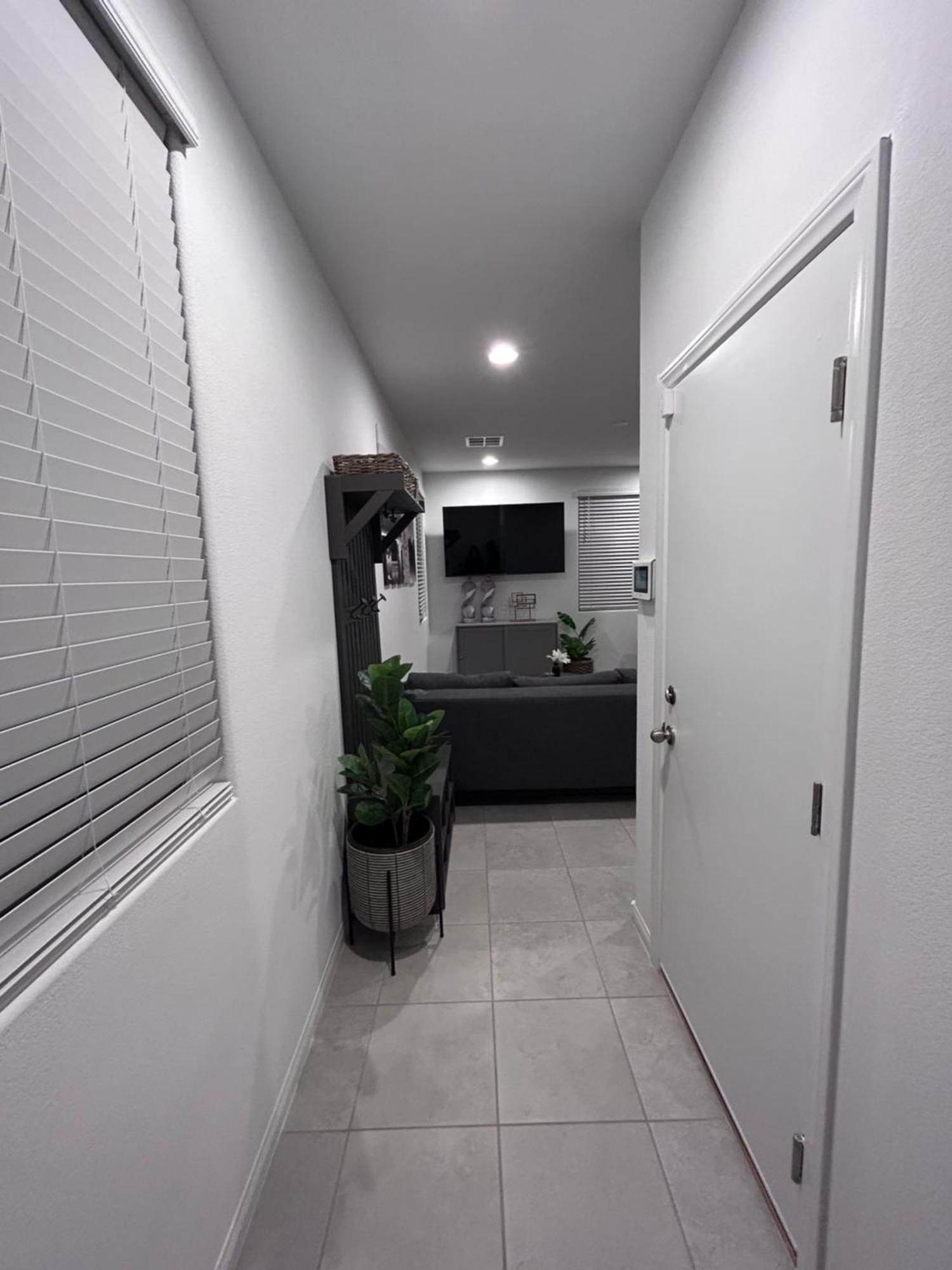New, And Modern Close To The Strip Holiday home Las Vegas