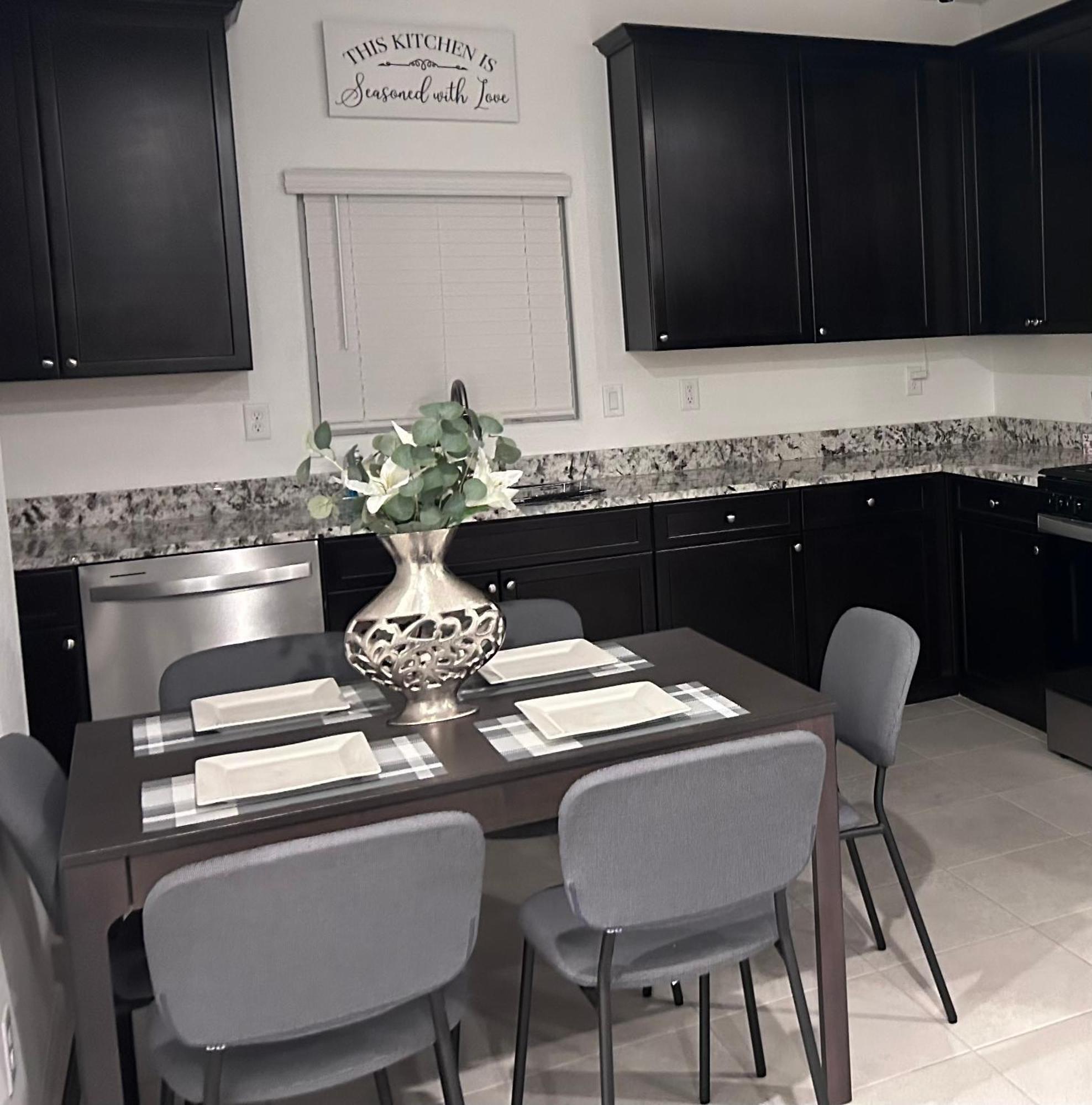 New, And Modern Close To The Strip Holiday home Las Vegas